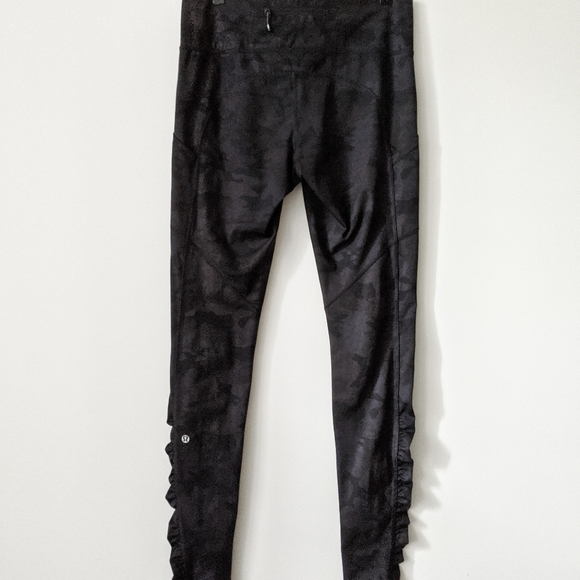 🦄 RARE Lululemon Savasana Camo Black Speed Tight - Picture 11 of 12